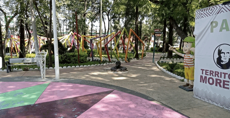 No pierdas la oportunidad de encontrar en estos parques las figuras de tamaño real del Chavo del Ocho. Captura de Pantalla.